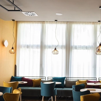 Progetto di illuminazione design per un hotel al mare